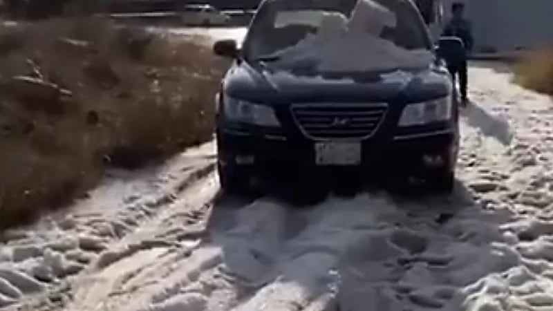 تساقط برد قوي في مثاب جنوب سراة عبيدة بعسير.. فيديو