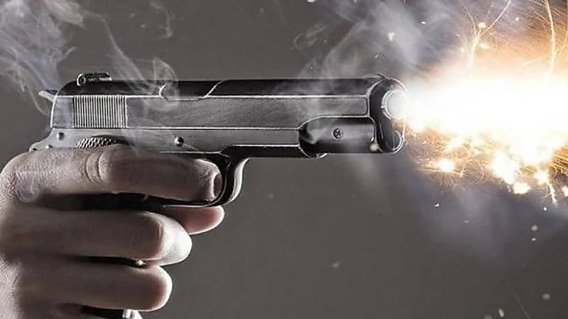 بـ7 رصاصات .. شاب يُنهي حياة والدته