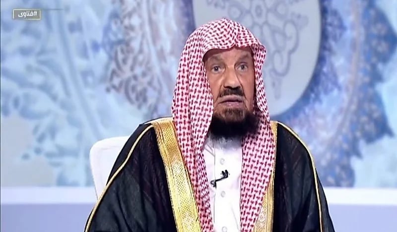 "مات الجنين" فهل يسمًّى ويعق عنه ويغسل ويكفًّن؟.. المنيع يجيب "فيديو"