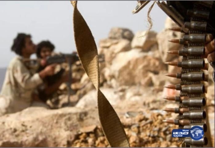 بالصور.. مسنة تبهر زوار سوق عكاظ بحرفة يدوية