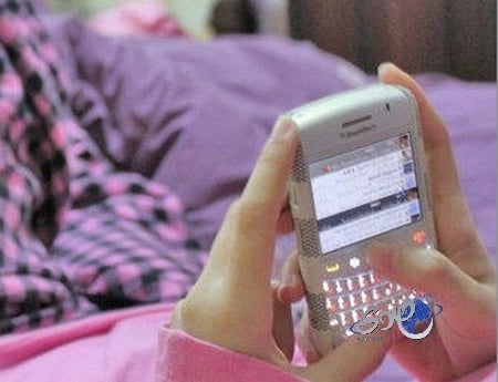 علاقة عبر«بلاك بيري» تسفر عن سجن مراهق ومراهقة ‬3 أشهر