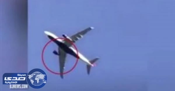 بالفيديو.. أشتعال النيران بمحرك طائرة بعد لحظات من إقلاعها