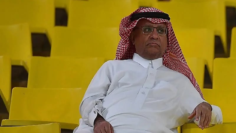 خلاف حاد بين الدبيخي والصرامي بسبب الحكم عادل النقبي .. فيديو