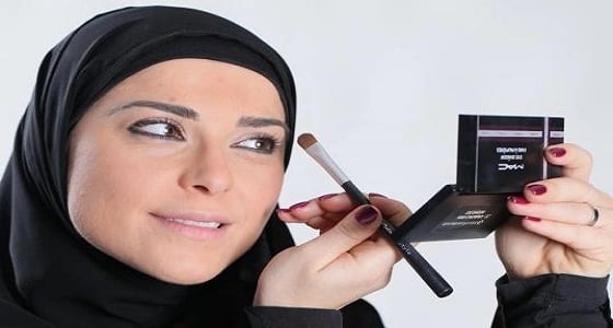 المديرات المبالغات في الـ " ميك أب " أقل كفاءة في العمل