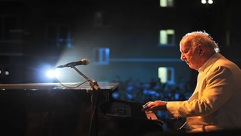 فيديو.. عمر خيرت يشعل معرض الرياض الدولي للكتاب