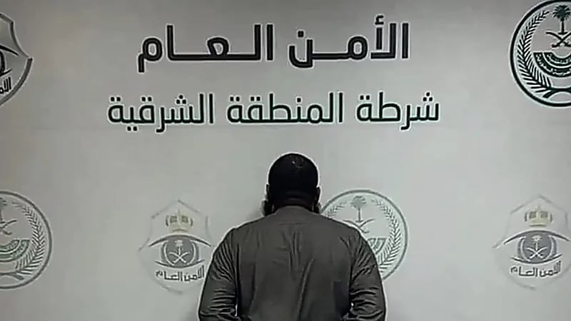 القبض على مقيم لجمعه أوالًا وتحويلها بطريقة غير نظامية .. فيديو