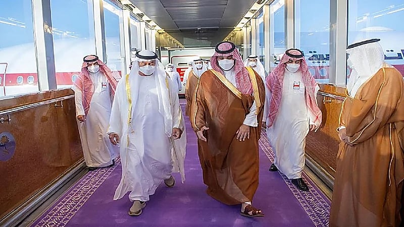 المملكة تختار اللون البنفسجي لوناً لسجاد مراسم استقبال ضيوفها وزائريها