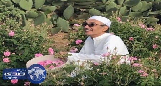 بالصور.. الأمير الشاعر يجمع ورد الطائف: «ينتظرها مستقبل مشرق»