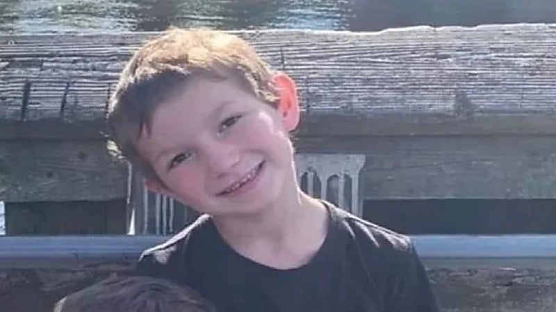 طفل يشوه وجه جاره بالنار بعد أن تنمر عليه