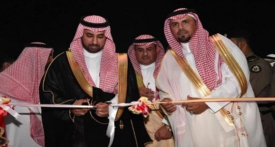 بالصور.. محافظ ضمد يكرم أبناء وأهالي شهداء بمهرجان التسوق والترفيه