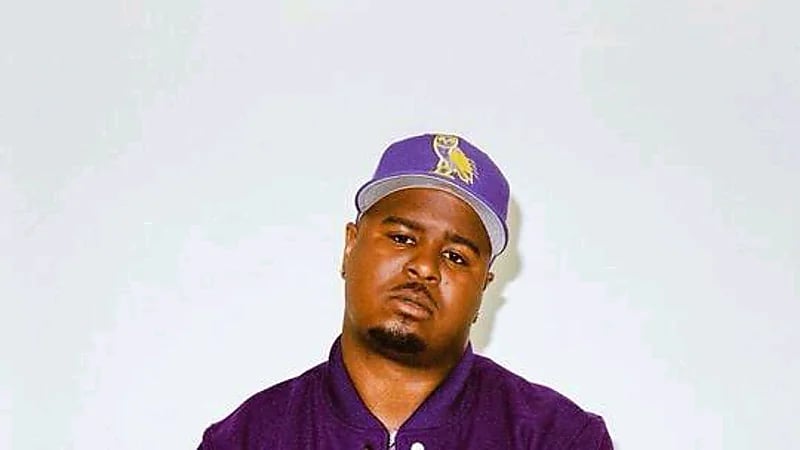 مقتل مغني راب شهير طعنا ً بسكين