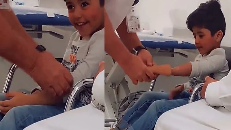 طفل يخطف القلوب بفرحته بتركيب طرف صناعي: صار عندي يدين