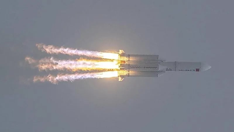 سفير الصين في المملكة يعلق على سقوط الصاروخ الشارد