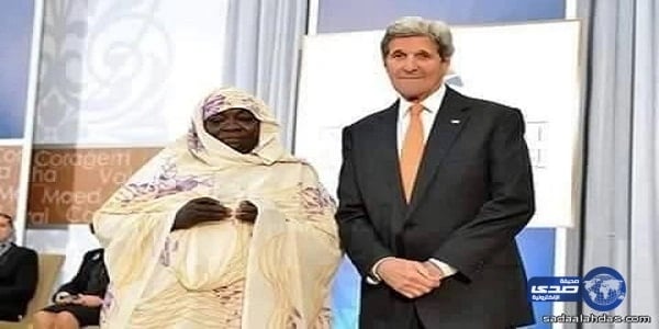 بالفيديو.. لحظة نقل عامل لحوما بطريقة بدائية بالمدينة المنورة