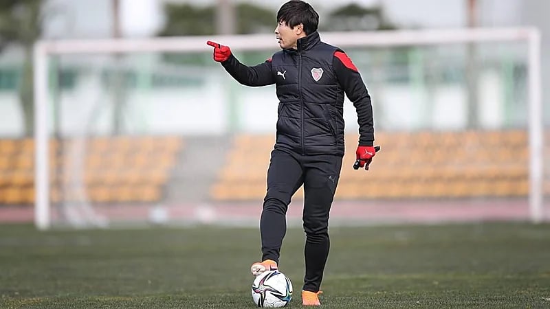 مدرب "بوهانج ستيلرز" يتوعد الهلال في نهائي آسيا