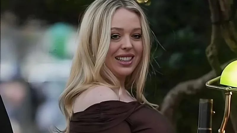 تيفاني ترامب تنتظر مولودها الأول وتخطف الأنظار بإطلالة أنيقة في ميامي