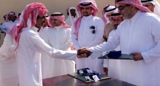 محافظ ينبع يسلم 50 وحدة من الأسكان الخيري لمستحقيها