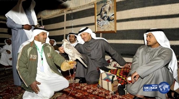 يحدث في مصر.. طالب يتخفي في زي "منتقبة" ويتسلل لعربة السيدات بالمترو: رائحتهن جميلة