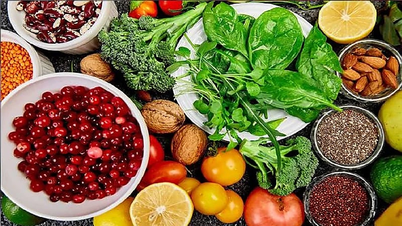 بالفيديو .. أطعمة قد يؤدي تناولها للإصابة بصداع