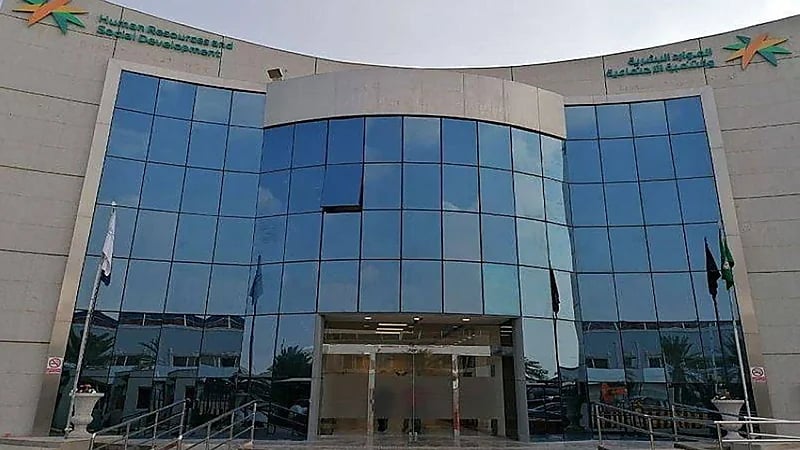 إلزام شركة مقاولات بدفع 530 ألفاً لـ73 عاملاً آسيوياً بالرياض