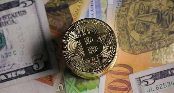 " بتكوين " تنخفض إلى أدنى مستوى في 4 أشهر
