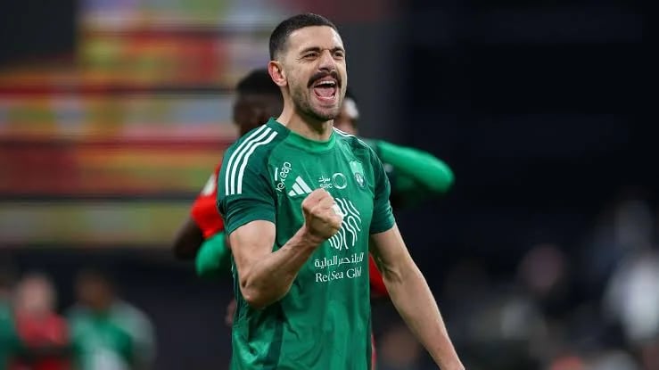 ديميرال مدافع الأهلي يحتفل بطريقة جديدة.. فيديو