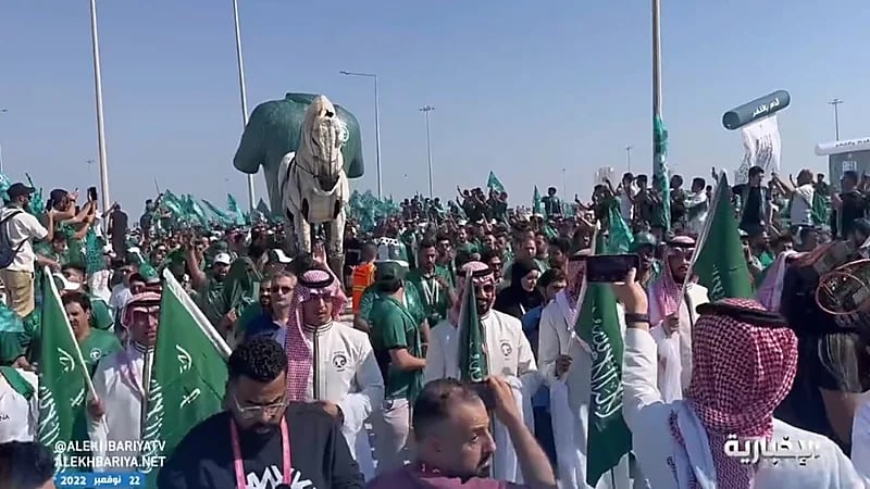 بالفيديو.. إقبال جماهيري كبير على استاد لوسيل لدعم الأخضر أمام الأرجنتين