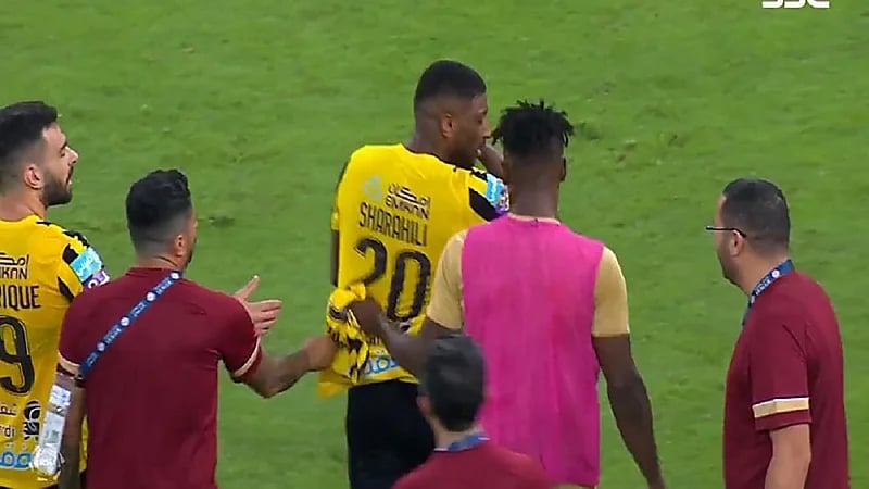 بالفيديو.. مشادة بين لاعبي الاتحاد والشباب عقب المباراة