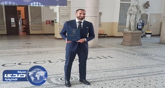 مدافع يوفنتوس يحصل علي ماجستير إدارة أعمال