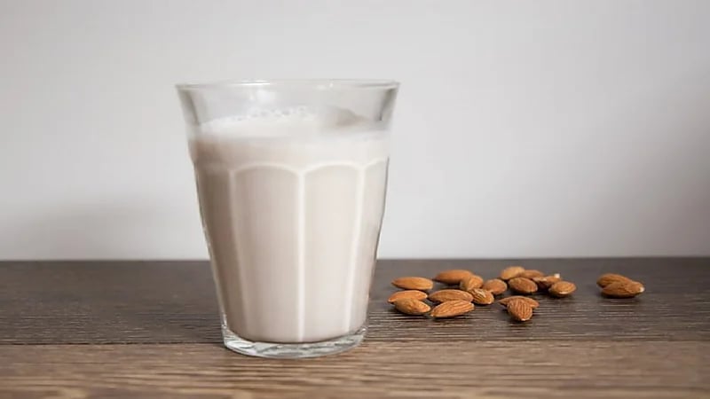 فوائد صحية لحليب اللوز