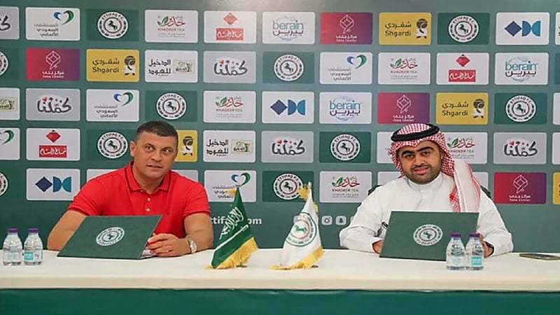 رسميًا.. الاتفاق يوقع مع مدرب الأهلي السابق "ميلوفيتش"