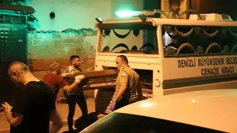 امرأة تفاجأ بجثة زوجها وعشيقته وفوقهما رسالة حب