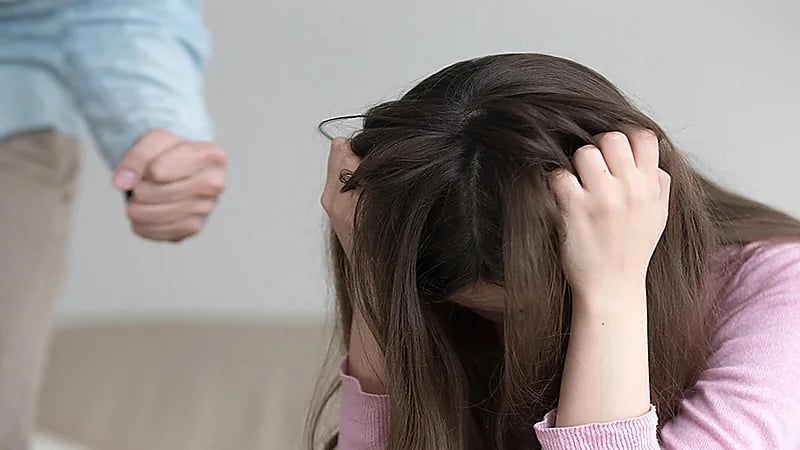 "صفعة" تكلف زوجًا 9 آلاف درهم