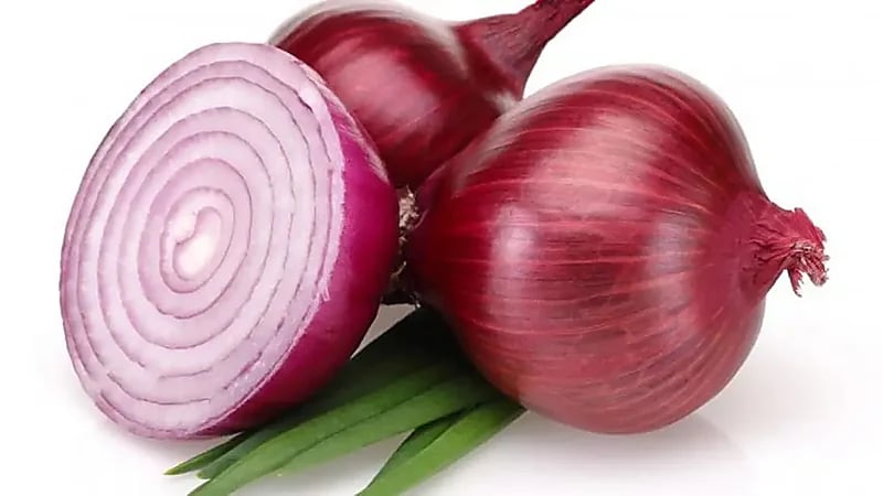 فوائد لن تتخيلها للبصل النيء