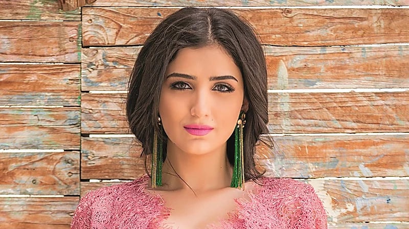 مي عمر تغني في خطوبة شقيقة محمد سامي بطريقة " لؤلؤ"