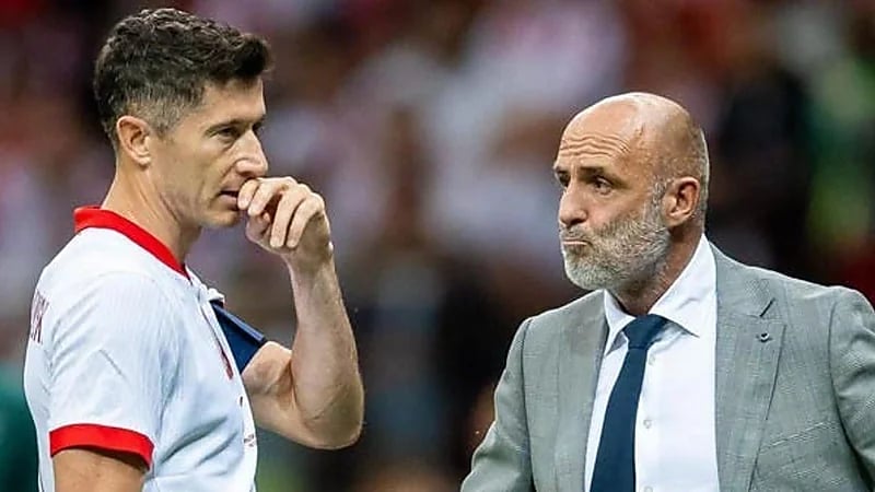 استقالة مدرب بولندا بعد أزمة مع ليفاندوفسكي بسبب شارة القيادة