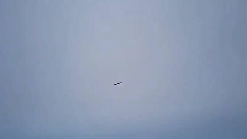 شاهد..صاروخ روسي يحلق فوق مدينة "خيرسون" جنوب أوكرانيا