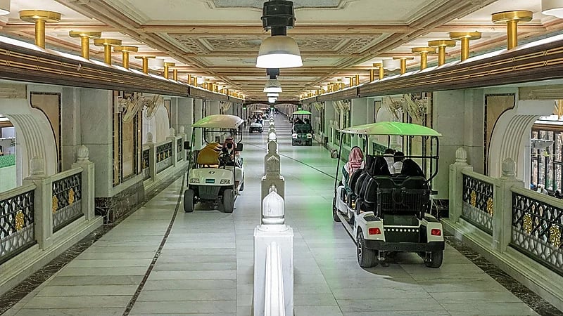 إيقاف الحجوزات اليدوية لعربات القولف الكهربائية بالمسجد الحرام