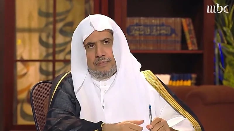 "العيسى" يكشف أسباب الهجمات المتكررة على رابطة العالم الإسلامي من الإخوان