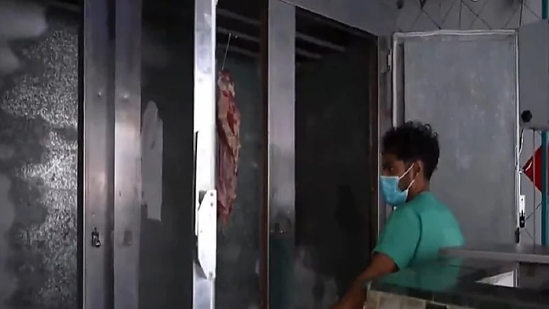 مصادر لحوم تالفة ومنتجات منتهية الصلاحية بالرياض. فيديو