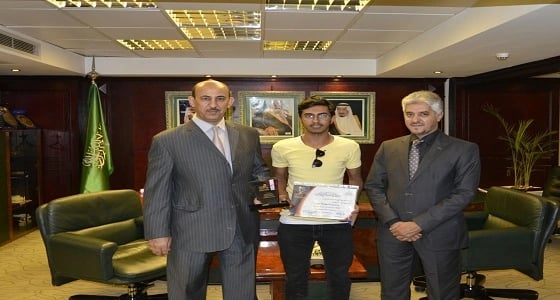 الملحقية الثقافية بمصر تكرم الطالب السعودي أحمد الساير