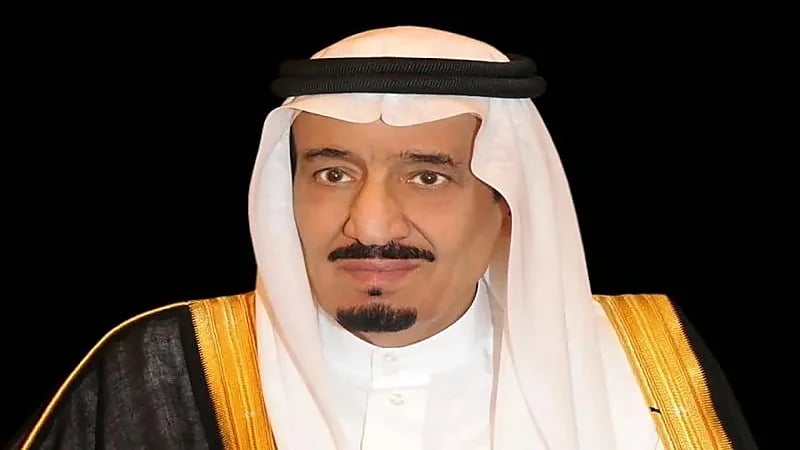 خادم الحرمين الشريفين يعتمد رمز عملة الريال السعودي.. فيديو
