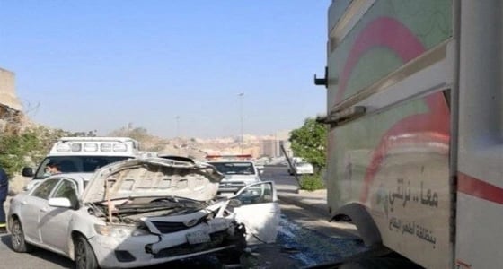 حادث مروري يؤدي لإصابة 9 أشخاص بينهم أطفال من أسرة واحدة