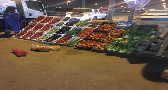 بالصور.. حملة لإزالة الباعة الجائلين بالدمام