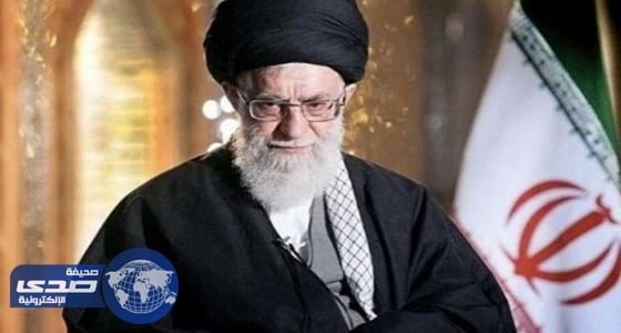 بالفيديو.. نهاية حكم الملالي.. الإيرانيون يحرقون صور الخميني والخامنئي