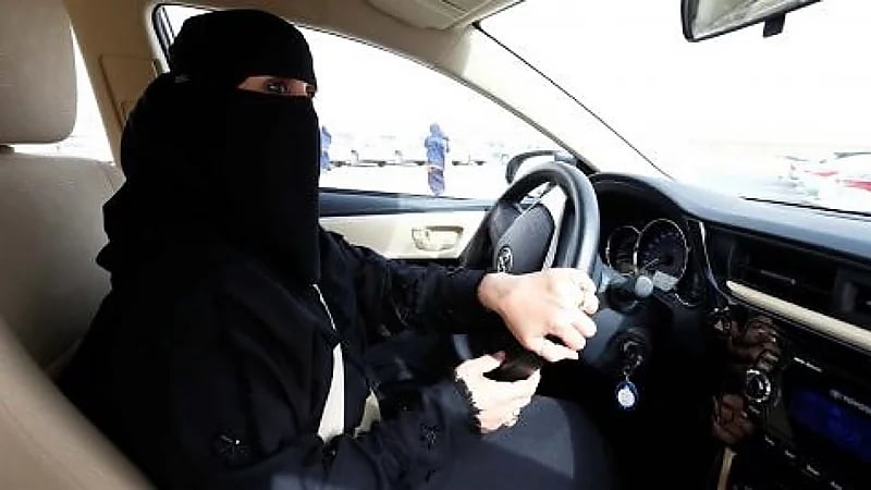 "صفا النعيم" توضح هل قيادة المرأة لها علاقة في ارتفاع أسعار التأمين؟ (فيديو)