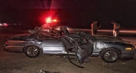 وفاة شابين إثر ارتطام سيارتهما بجمل سائب بالقصيم