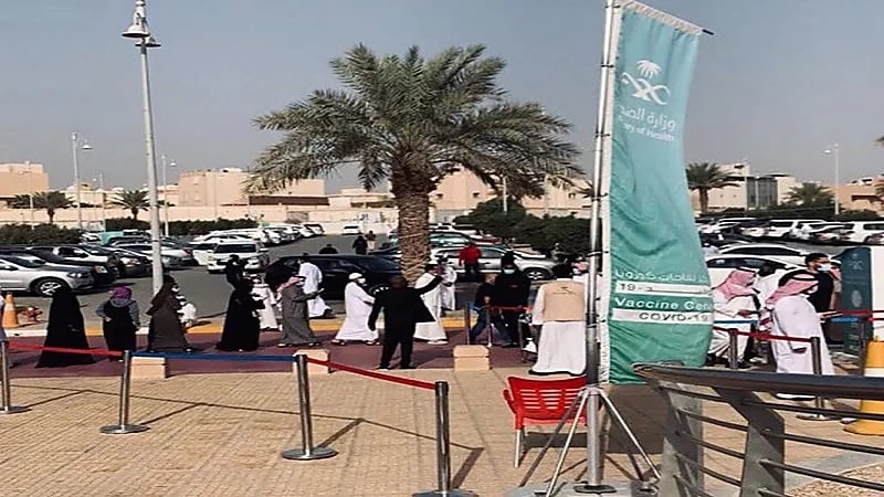 انخفاض ُمبشر في أعداد حالات كورونا "19-COVID" والاقبال الكبير على اللقاح