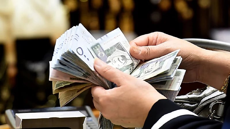 يتيمة تسكن مع جدها هل لها "حساب المواطن".. البرنامج يجيب