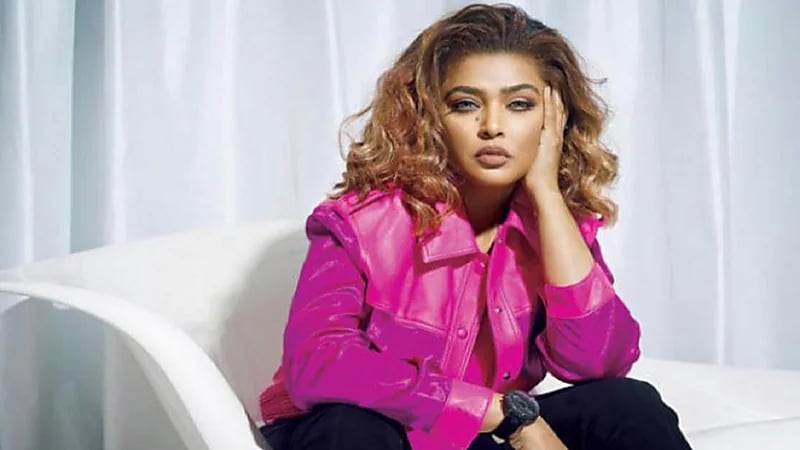 بالفيديو.. رقص وعد بعفوية مع عاملاتها المنزليات